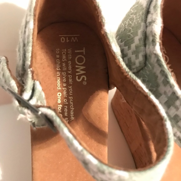 toms | green white tribal pattern textured heels - Picture 3 of 6